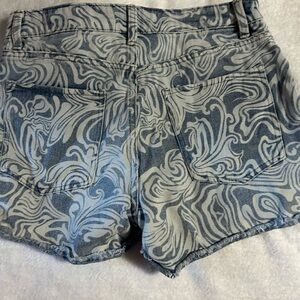 No boundaries jean shorts